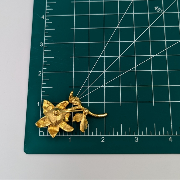 Vintage Articulated Gold-tone Brooch Orchid Enamel w green stone Joan Rivers - Picture 8 of 8